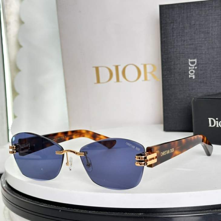 Picture of Dior Sunglasses _SKUfw76015100fw